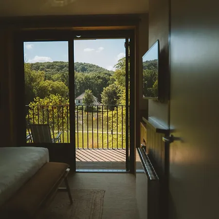 Le Barn Hotel 4*